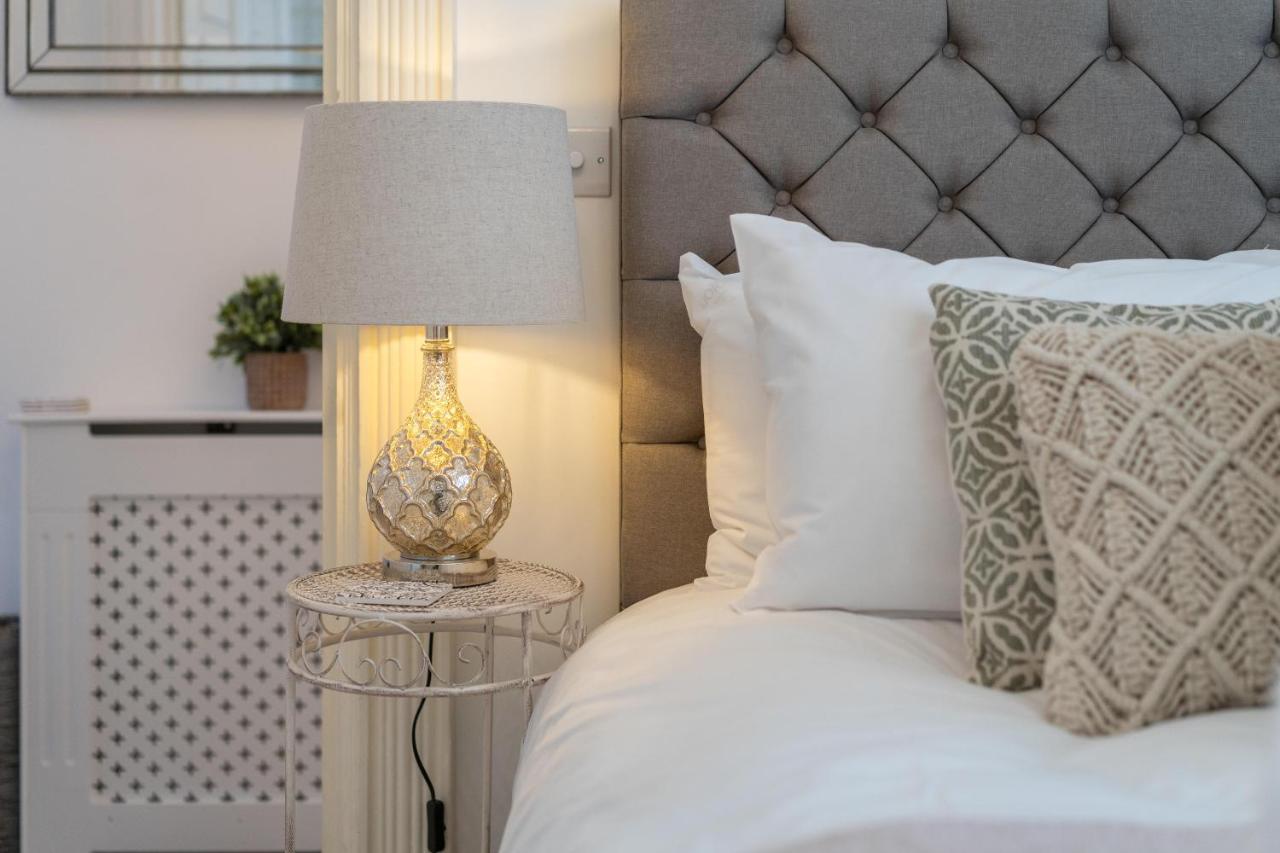 Gloucester Place Townhouse With Hot Tub! Cheltenham Bagian luar foto